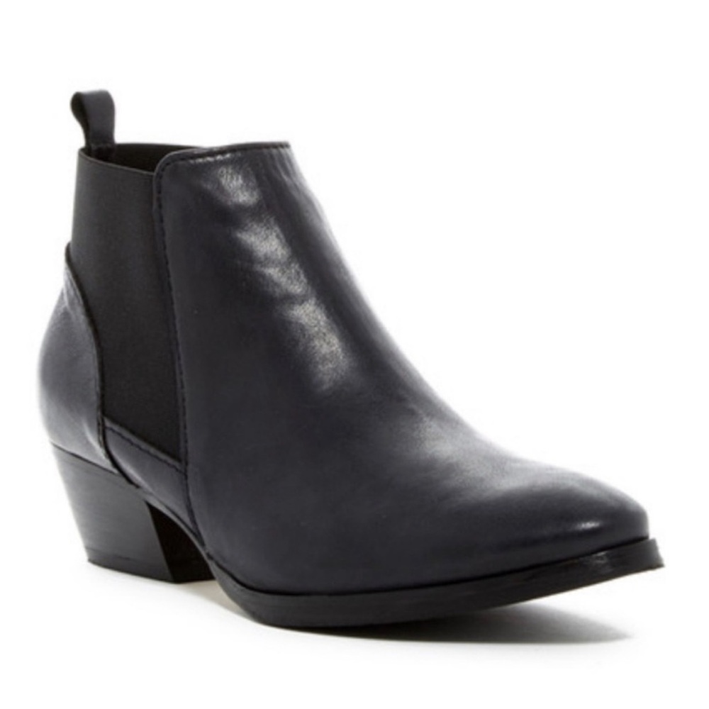 Aquatalia Fiona Black Leather Bootie Women’s Size 9